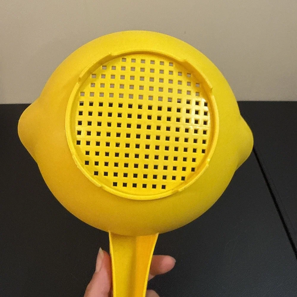 VINTAGE TUPPERWARE YELLOW HANDLED 1 QT STRAINER COLANDER